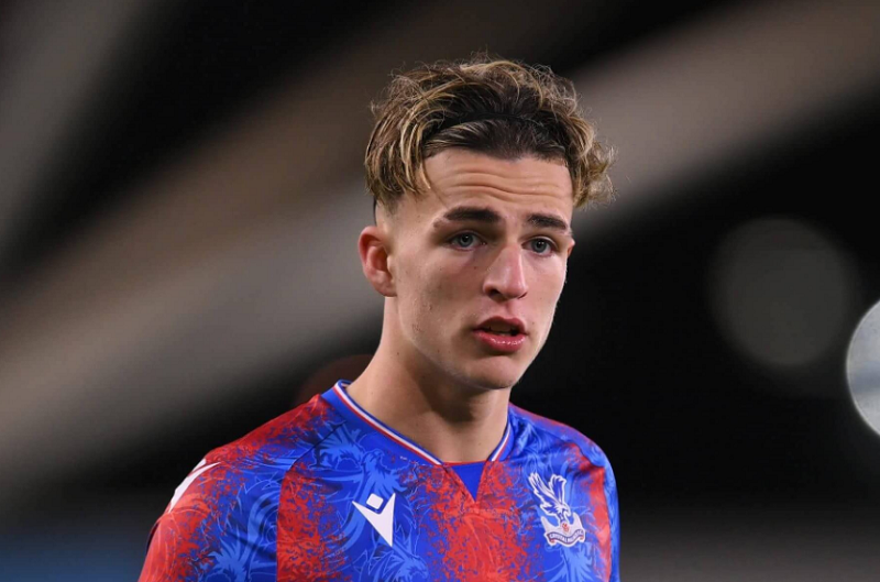 nong-than-dong-17-tuoi-cua-crystal-palace-roi-vao-tam-ngam-cua-chel